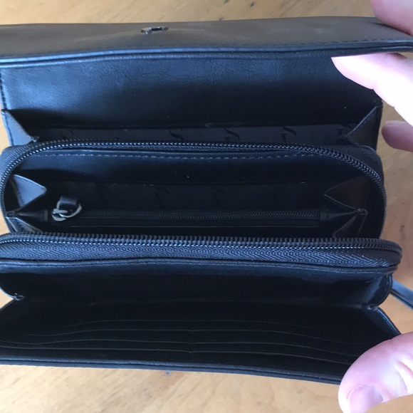Black clutch wallet - Picture 2 of 2